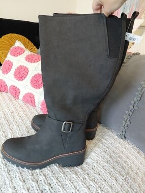 NWT Torrid Black Faux Suede Extra-Wide Calf Knee-High Boots- Size 8.5